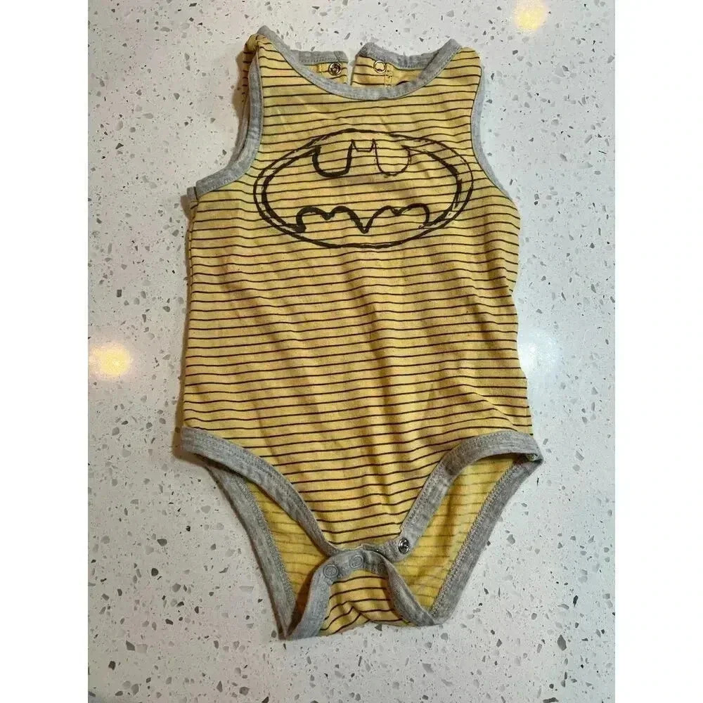batman logo onepiece size 6-9 month